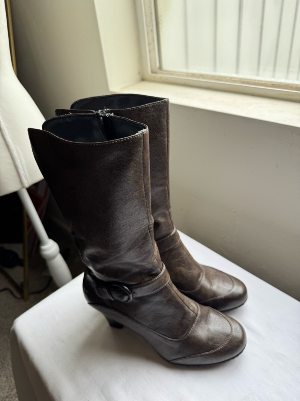 B.O.C Chocolate brown leather boots with a naturally worn-in vintage look Size 8